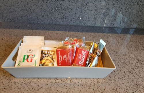 Luxury London House Sleeps x 16, Free Parking, Free Wifi, Garden Patio, Close to tube line easy access to Central London - Foto 49