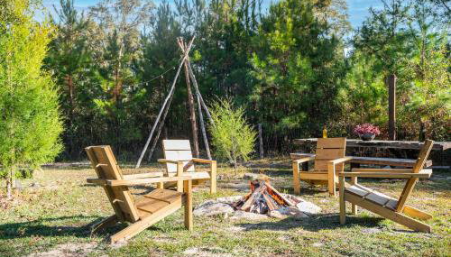 Cabin close to FL Caverns! Hot Tub, WI-FI, & Firepit - Foto 3