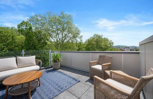 Immaculate Penthouse Double King Suite on Butler St with rooftop deck and free off street parking - Foto 47