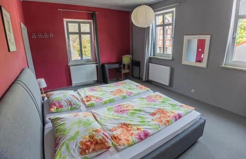 Gemütliches Haus inmitten schöner Natur mit Garten & Parkplatz - Foto 17