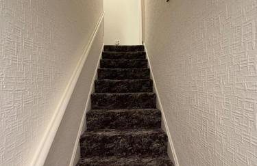 Bauhaus Inspired 2 Bedroom Townhouse Near The City Centre With Drive Parking - Foto 25