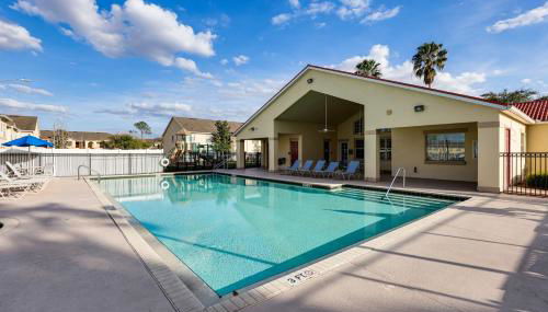 5 Mi to WDW! Spacious Resort Escape with Pool Access - Foto 3