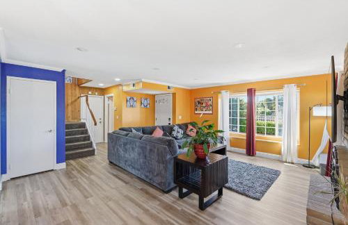 Colorful and Cozy Haven with Heated Pool - Foto 8