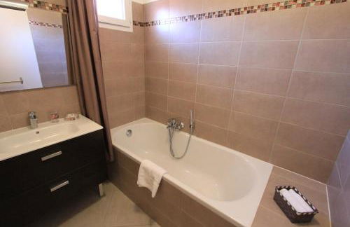 Villas CALA CORSA - 3 chambres piscine partagée chauffée - CALA ROSSA Porto-Vecchio - Villas entièrement Climatisées - Internet gratuit - Foto 29