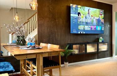 2 bedroom house near centre and private parking - Foto 1