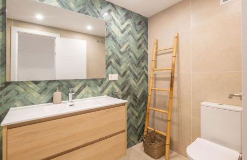 In front of SEA & CENTER - Foto 21