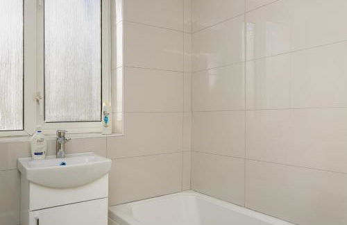 Blue Sparrow 4 bed House off road PARKING Pet friendly - Foto 35