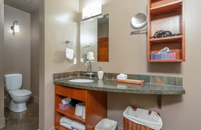 Luxury 3-Br Penthouse | INDOOR Pool & Hot Tub | Pool Table | 2 Decks + Mtn Views - Photo 18