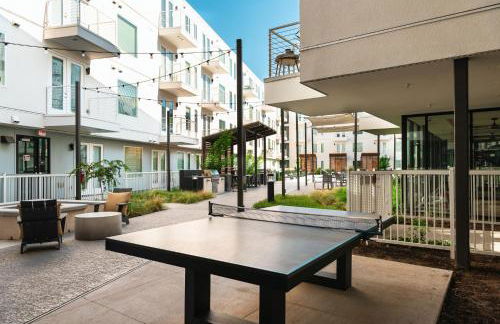 Poolside Luxury 1BR w Private Patio - Photo 49