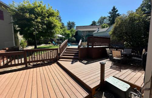 Medford Home And 2 Condos With Pool - Photo 11