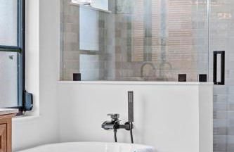 Pelican Paradise! Waterfront, BBQ, Heated Pool, King Bed, Luxury, Family Fun & More - Foto 10