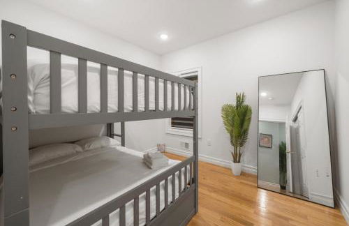 Skyline Haven Luxe NYC Escape - Foto 23