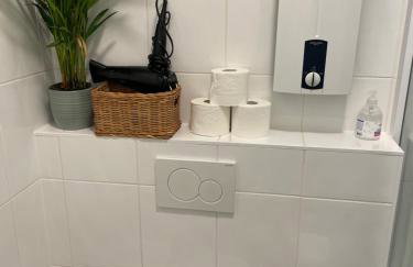 Airport Apartment für 4 - Smart TV - Küche - eCharger - Foto 19