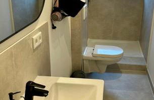 FeelsLikeHome - Urbane Altbauwohnung mit Dachterasse& Parkplatz - Foto 13