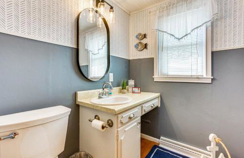 Lakefront Home with Patio in Havana! - Photo 16