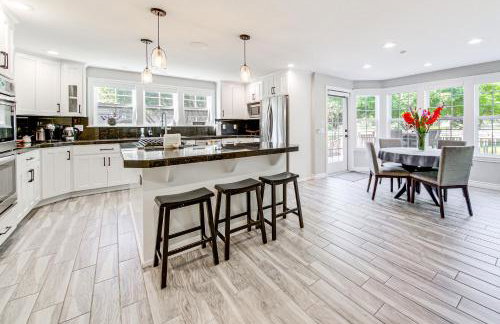 Private Pond and Indoor Pool Grand Arlington Villa! - Foto 7