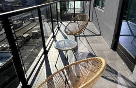 Peaceful Quiet Spacious New Modern Penthouse 3-Bedroom Apartment with a Balcony - Foto 3