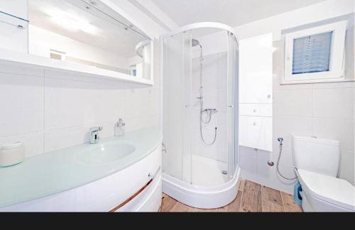 Koko's home - Photo 23