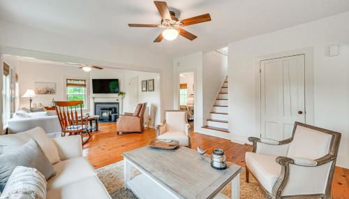 Historic Farmhouse Near Mountains and Colleges! - Foto 5