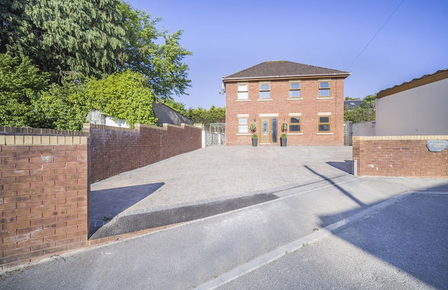 Coach House - Photo 1