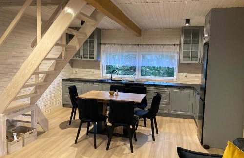 Domek drewniany nad stawem - Foto 5