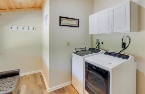 Champion Vacation Rental with Fire Pit! - Foto 13