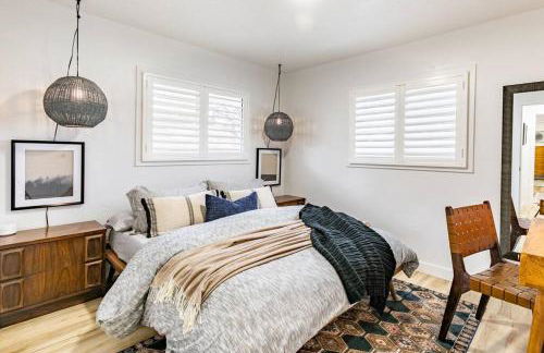 Modern Rustic Stay with Hot Tub near Downtown - Foto 14