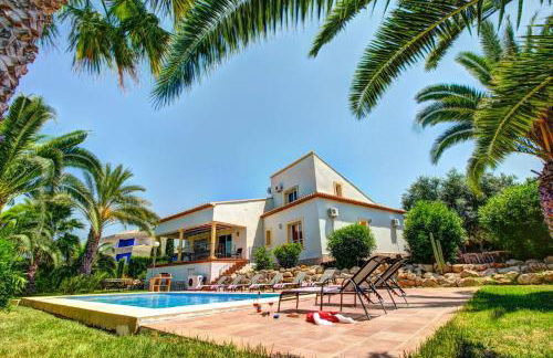 Villa Cabriel by Villa Plus - Photo 21