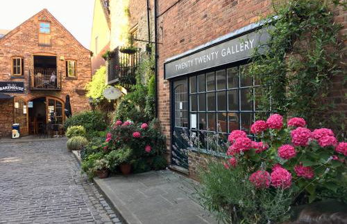 Beautiful stylish 2 bed apartment with free parking - Photo 22