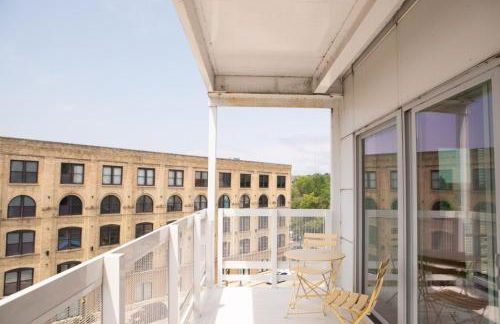 The Brady Corner Suite - Near Fiserv with Balcony - Foto 9