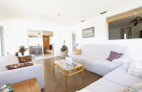 Private Tropical Waterfront Sanctuary w pool, hot tub & an island! Pet Friendly - Foto 50