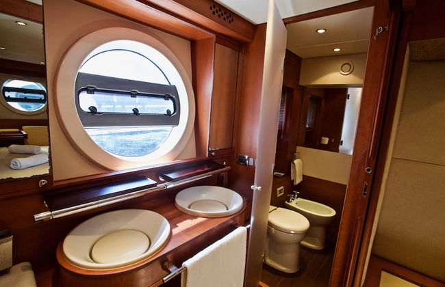 Italy Luxury Yacht Charter - Photo 40