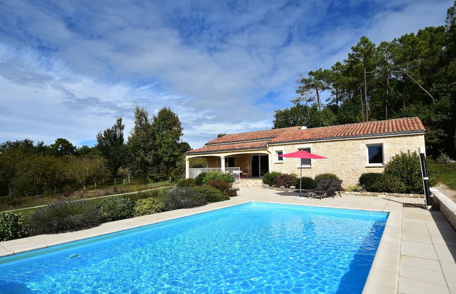 Holiday Home in Montclera With Sunny Garden, Playground Equipment and Private Pool - Foto 1