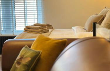 Urban Chic- Stylish Flat in the Heart of St Albans - Photo 9