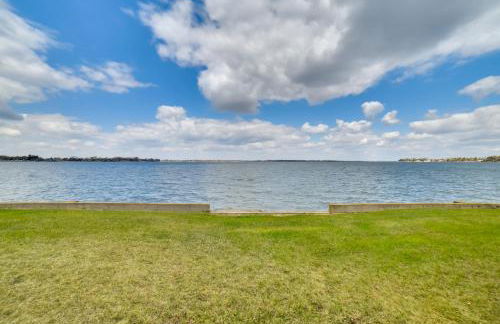 BBQ Ready Lakefront Retreat in Watertown - Foto 2