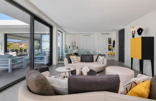 4-Bedroom Modern Villa with Sea View - Photo 12