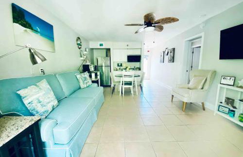 Condo in Waterfront Resort with Balcony Close to Beaches Free Bikes - Photo 7