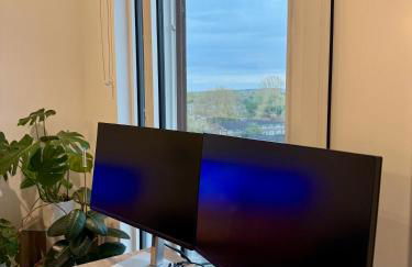 Bright, Modern Apartment with Great Views - Foto 15