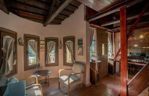 Rustic Retreat - Private Pool in Nature's Embrace - Photo 10