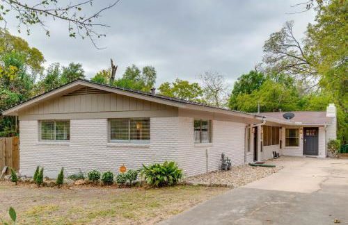 1 Mi to Campus! Creekside Austin Home with Game Room - Foto 22