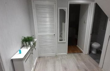 Ladbury House in Walsall near M6, Walsall Uni and Hospital, with free parking and easy access to Birmingham city centre and West Bromwich, only 20 mins to NEC and Birmingham airport, 15 mins to Villa Park, Great for contractors! - Foto 22