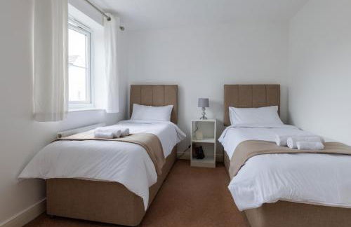 Spacious 4-Bedroom House in Aylesbury Ideal for Contractors Professionals or Larger Families - Foto 50