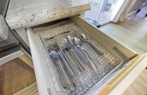 Next Stop! Comfort! 3 BR Near Amtrak Station! - Foto 27