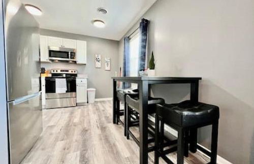 Sleek remodeled Design 2 Bed Trenton, OH Apartment - Foto 12