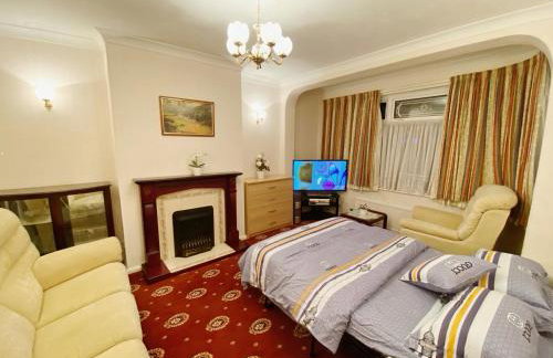 Barking London House sleeps 12 - parking - train tube - airport - Foto 20