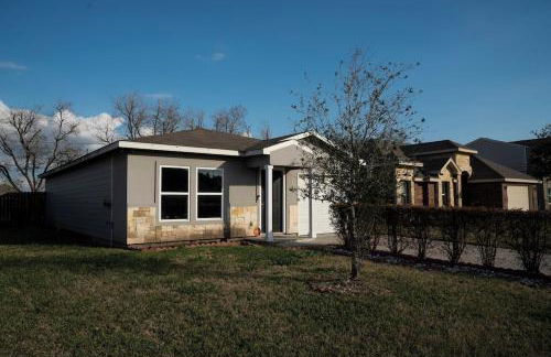 Queens Hidden Gem with Game Room 5 beds sleeps 9 - Foto 1