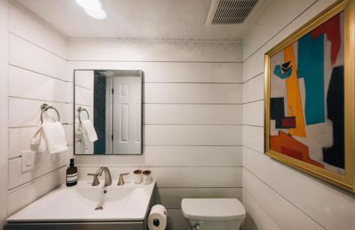 House of Noir Elan Stunning 6BR Designer Retreat - Photo 27