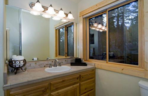Olive Branch - Private Hot Tub, Media Room, Pet-Friendly, Near Northstar! - Foto 16