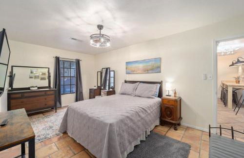 Historic Carriage House Downtown 2 bedroom 1 bath - Foto 20