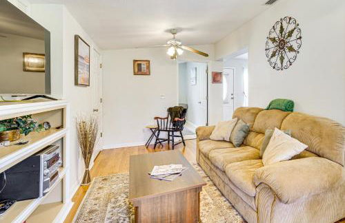 1 Mi to Lake Jackson Home with Screened Patio! - Foto 4